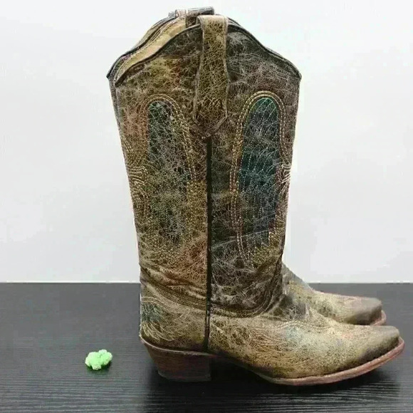 Circle G Women’s Black Distressed Leather Boots - Picture 7 of 11